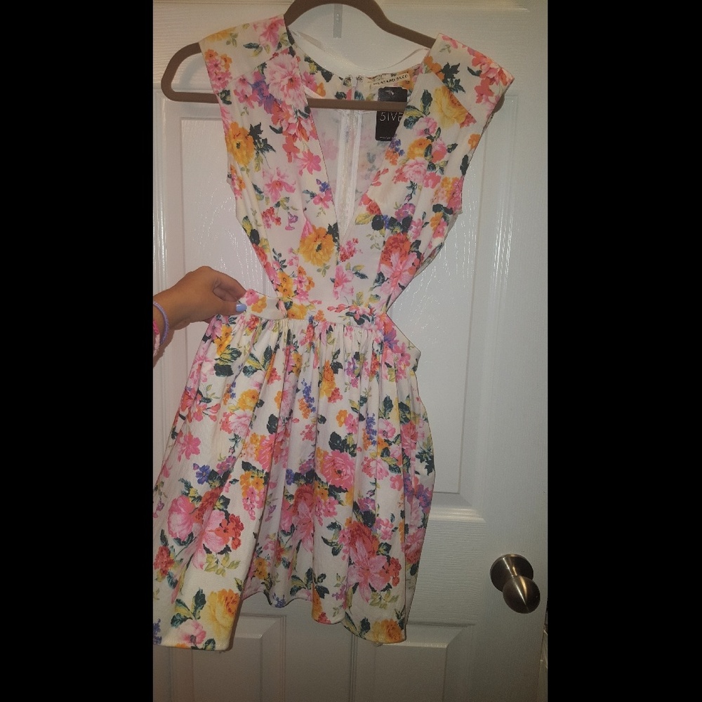 NWT agaci/ 5ive floral dress with open sides.
